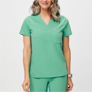Figs Catarina one pocket scrub top, used